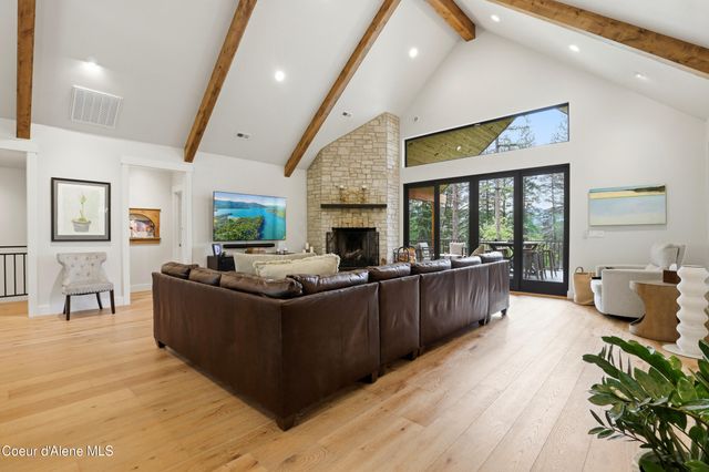 6029 E Deep Shadow LN, Hayden, ID 83835