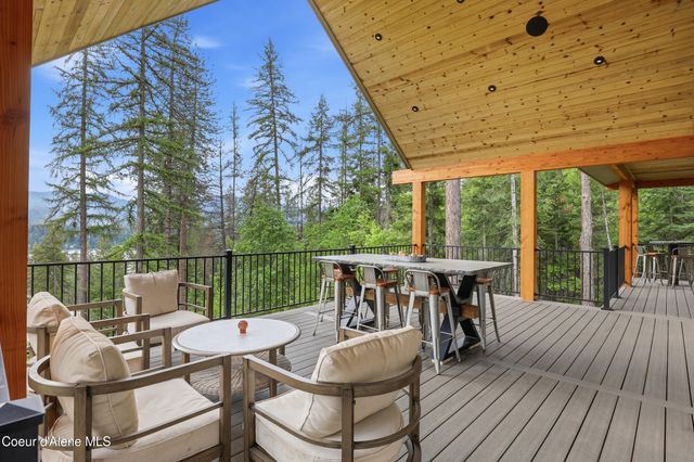 6029 E Deep Shadow LN, Hayden, ID 83835