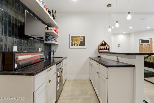 6029 E Deep Shadow LN, Hayden, ID 83835