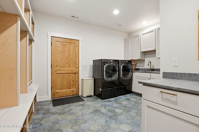6029 E Deep Shadow LN, Hayden, ID 83835