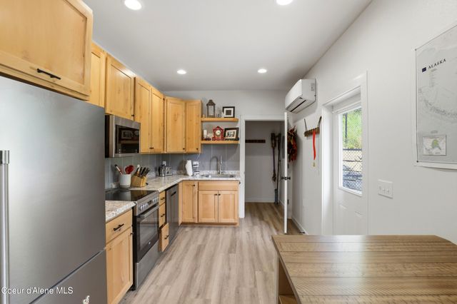 6029 E Deep Shadow LN, Hayden, ID 83835