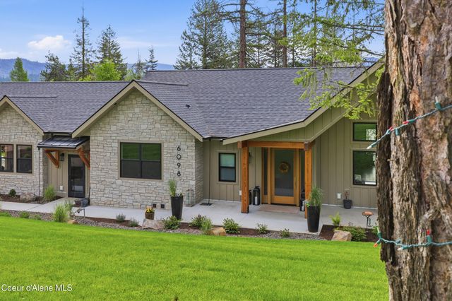 6029 E Deep Shadow LN, Hayden, ID 83835