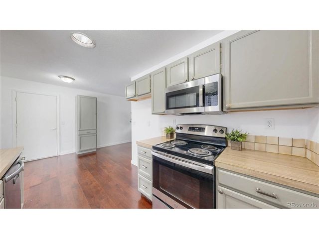 127 Lori Dr, Loveland, CO 80537