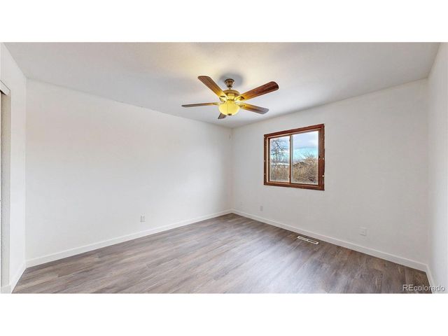 127 Lori Dr, Loveland, CO 80537