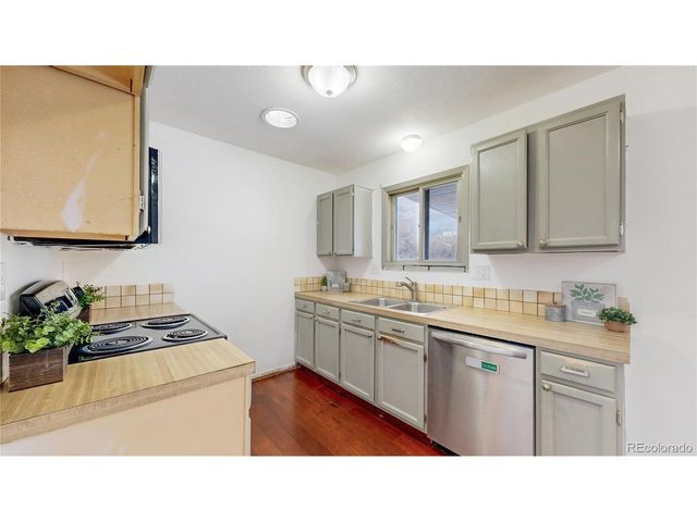 127 Lori Dr, Loveland, CO 80537