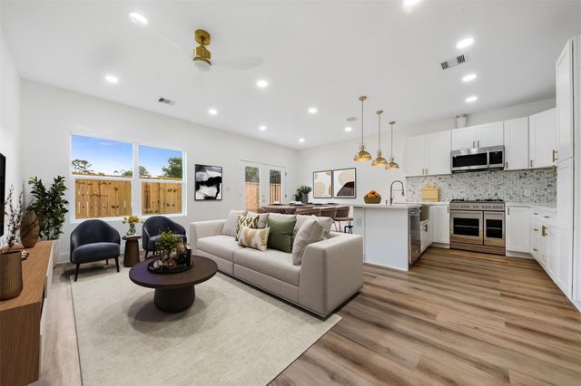 7117 Springdale Street B, Houston, TX 77028