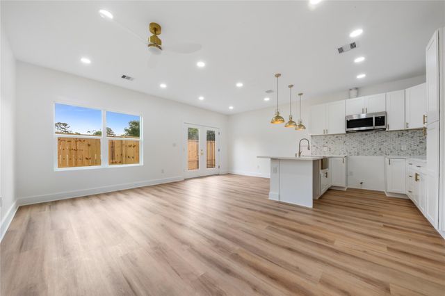 7117 Springdale Street B, Houston, TX 77028