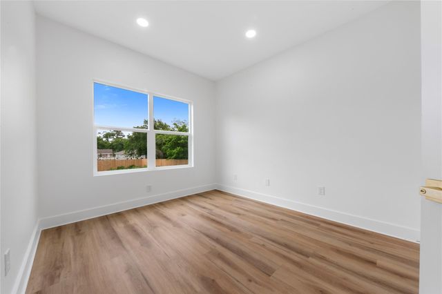 7117 Springdale Street B, Houston, TX 77028