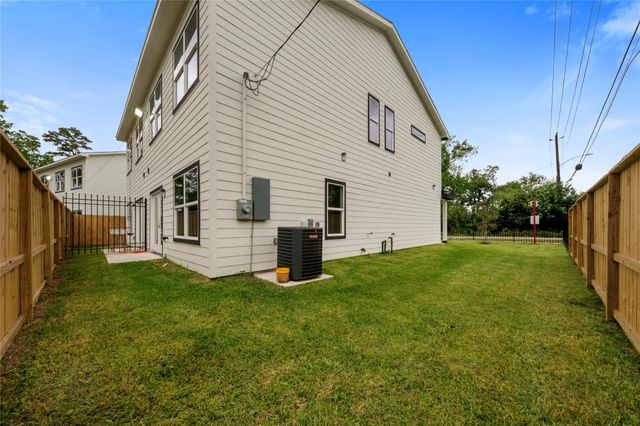 7117 Springdale Street B, Houston, TX 77028