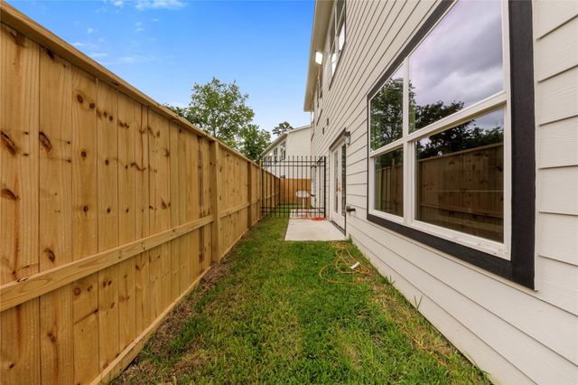 7117 Springdale Street B, Houston, TX 77028