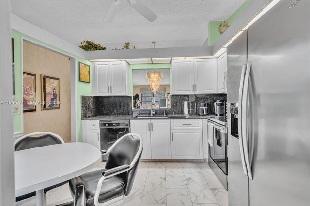 6116 Kings Gate Cir, Delray Beach, FL 33484