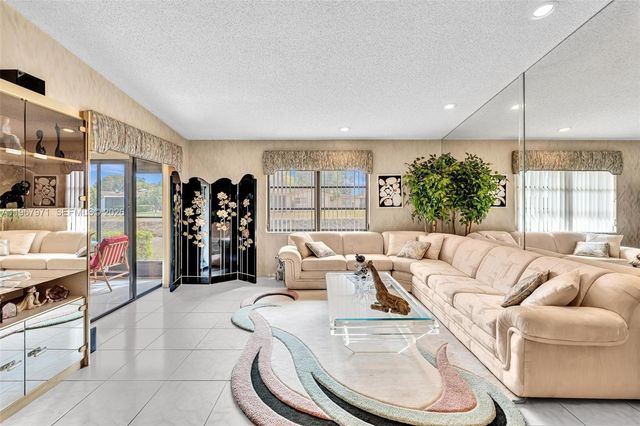 6116 Kings Gate Cir, Delray Beach, FL 33484