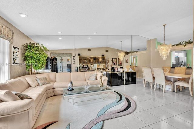 6116 Kings Gate Cir, Delray Beach, FL 33484