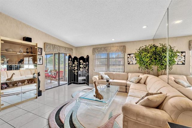 6116 Kings Gate Cir, Delray Beach, FL 33484