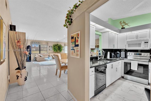 6116 Kings Gate Cir, Delray Beach, FL 33484