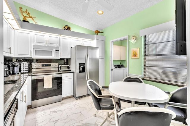 6116 Kings Gate Cir, Delray Beach, FL 33484