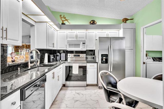 6116 Kings Gate Cir, Delray Beach, FL 33484