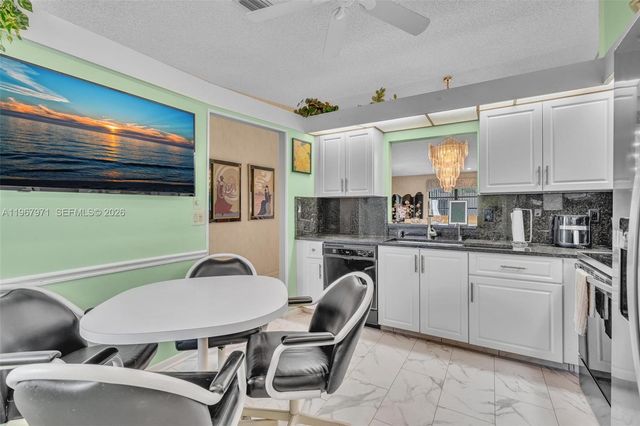 6116 Kings Gate Cir, Delray Beach, FL 33484