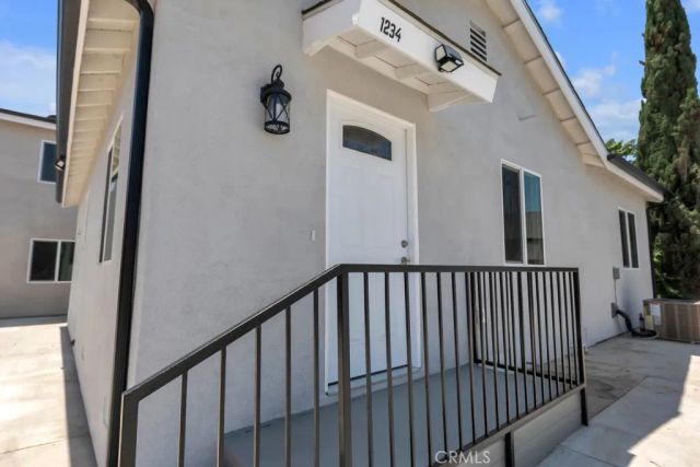 1234 W 89th Street, Los Angeles, CA 90044