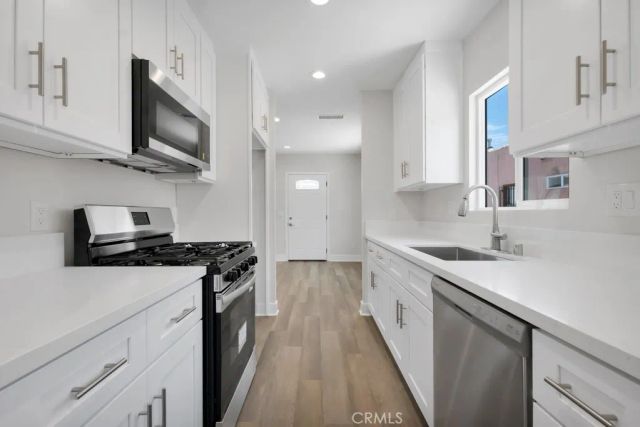 1234 W 89th Street, Los Angeles, CA 90044