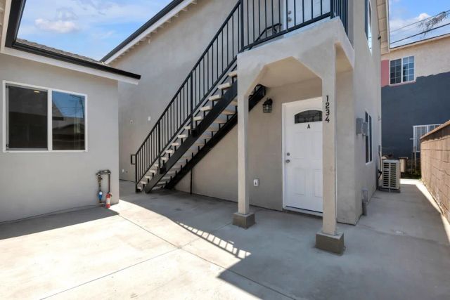 1234 W 89th Street, Los Angeles, CA 90044