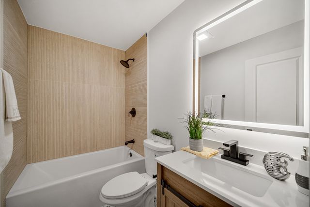 1845 Everett Avenue, Des Plaines, IL 60018