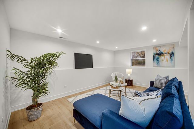 1845 Everett Avenue, Des Plaines, IL 60018