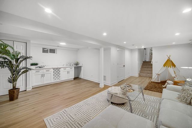 1845 Everett Avenue, Des Plaines, IL 60018