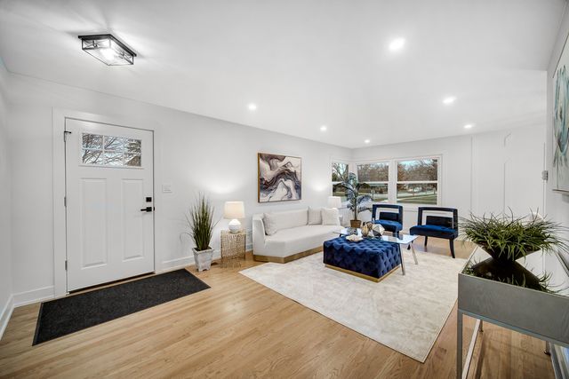 1845 Everett Avenue, Des Plaines, IL 60018