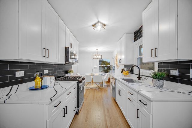 1845 Everett Avenue, Des Plaines, IL 60018