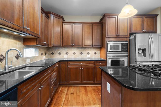 43032 LA RIVA DR, Ashburn, VA 20148