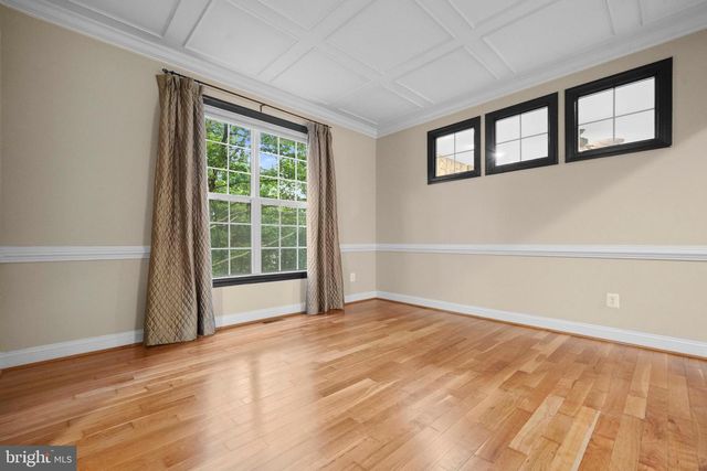 43032 LA RIVA DR, Ashburn, VA 20148