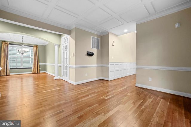 43032 LA RIVA DR, Ashburn, VA 20148