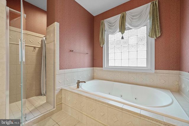 43032 LA RIVA DR, Ashburn, VA 20148