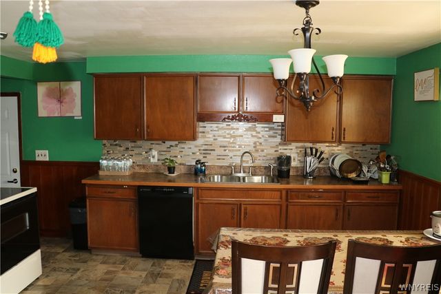 26 Caroline Lane, Cheektowaga, NY 14043