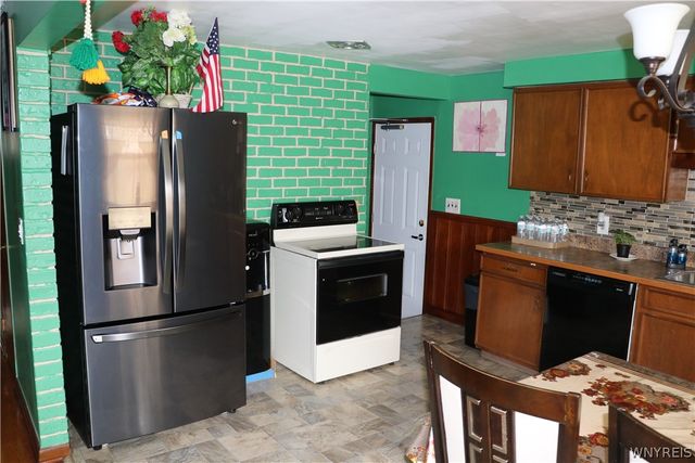 26 Caroline Lane, Cheektowaga, NY 14043