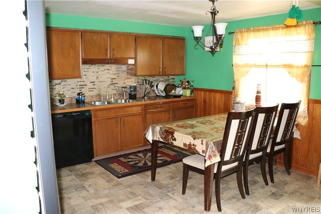 26 Caroline Lane, Cheektowaga, NY 14043