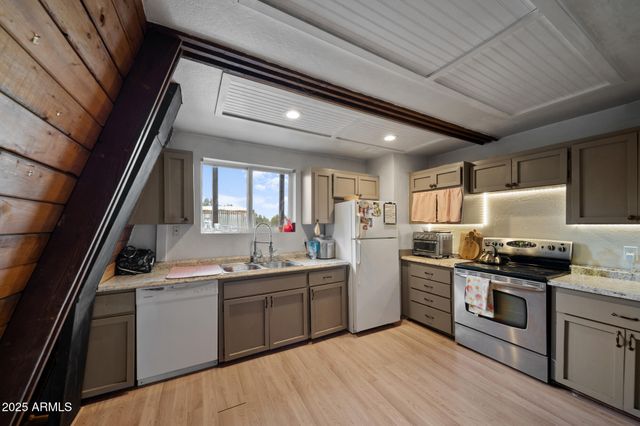 8624 Silver Creek Drive, Show Low, AZ 85901