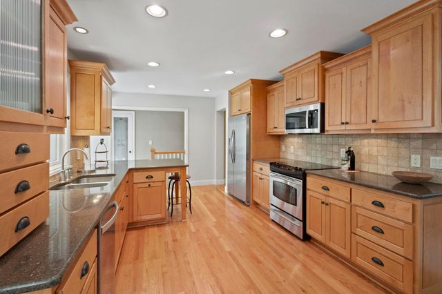 15 Saint Albans Road E, Hopkins, MN 55305