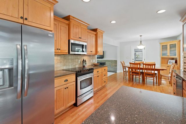 15 Saint Albans Road E, Hopkins, MN 55305