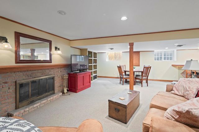 15 Saint Albans Road E, Hopkins, MN 55305