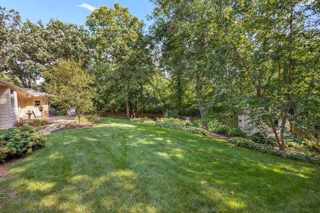 15 Saint Albans Road E, Hopkins, MN 55305