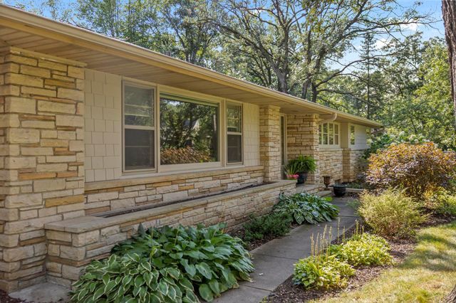 15 Saint Albans Road E, Hopkins, MN 55305