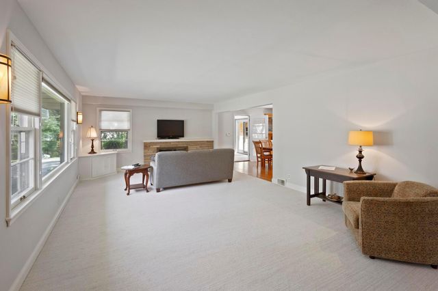 15 Saint Albans Road E, Hopkins, MN 55305