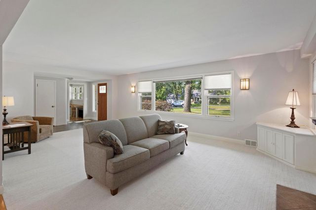 15 Saint Albans Road E, Hopkins, MN 55305