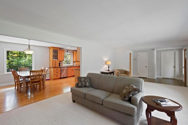 15 Saint Albans Road E, Hopkins, MN 55305