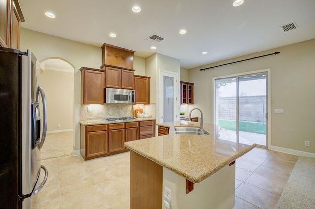 2185 DONOVAN Dr, Lincoln, CA 95648