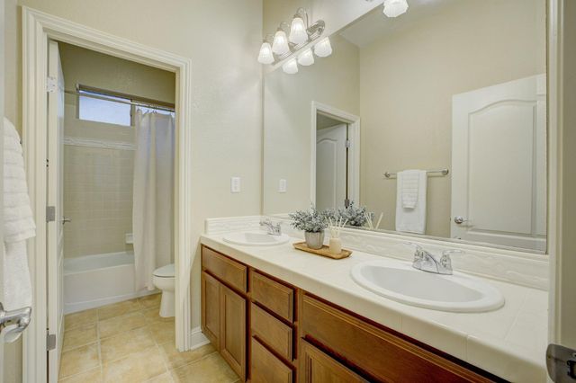 2185 DONOVAN Dr, Lincoln, CA 95648