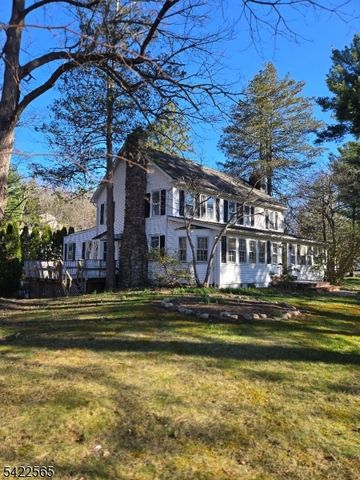 1 Pioneer Trl, Jefferson Twp., NJ 07438