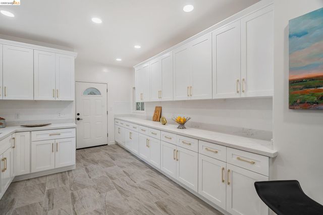 3006 High Street, Oakland, CA 94619
